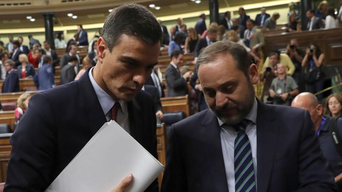 El presidente del Gobierno, Pedro Sánchez y el exministro José Luis Ábalos en el Congreso.