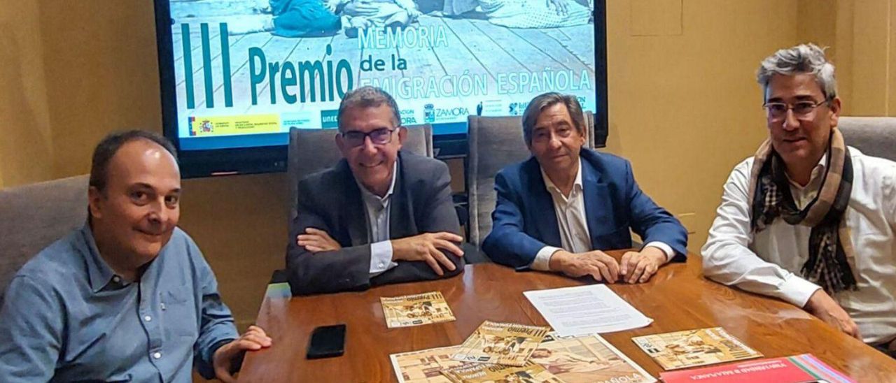 El jurado del premio, durante su reunión. | Cedida