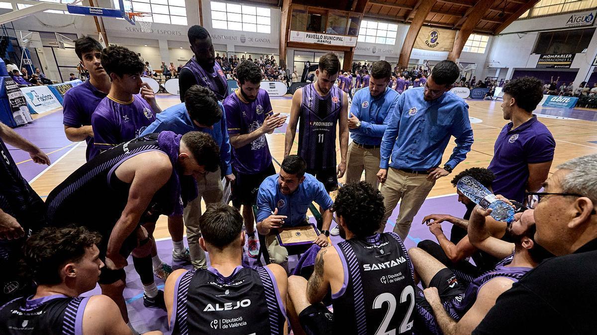 La presidenta valora en positivo la trayectoria del primer equipo de UpB Gandia