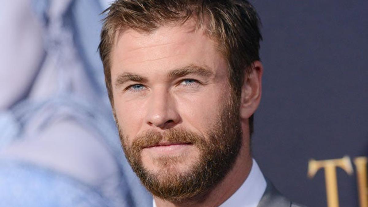 Chris Hemsworth saca músculo para hablar del 'Capitán América'