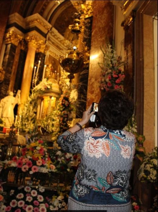 Homenaje de los Floristas a la Virgen de los Desamparados