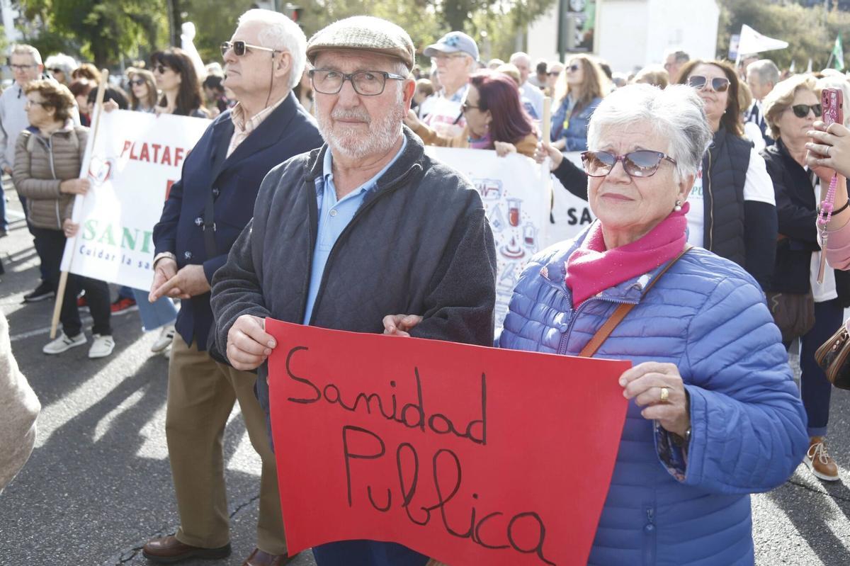 A.J.González Córdoba Manifestación del domingo en relación a la sanidad. Sale de la delegación de Salud y va a a Gran Capitán. CCOO, UGT, y las Mareas Blancas salen este domingo a la calle por la sanidad