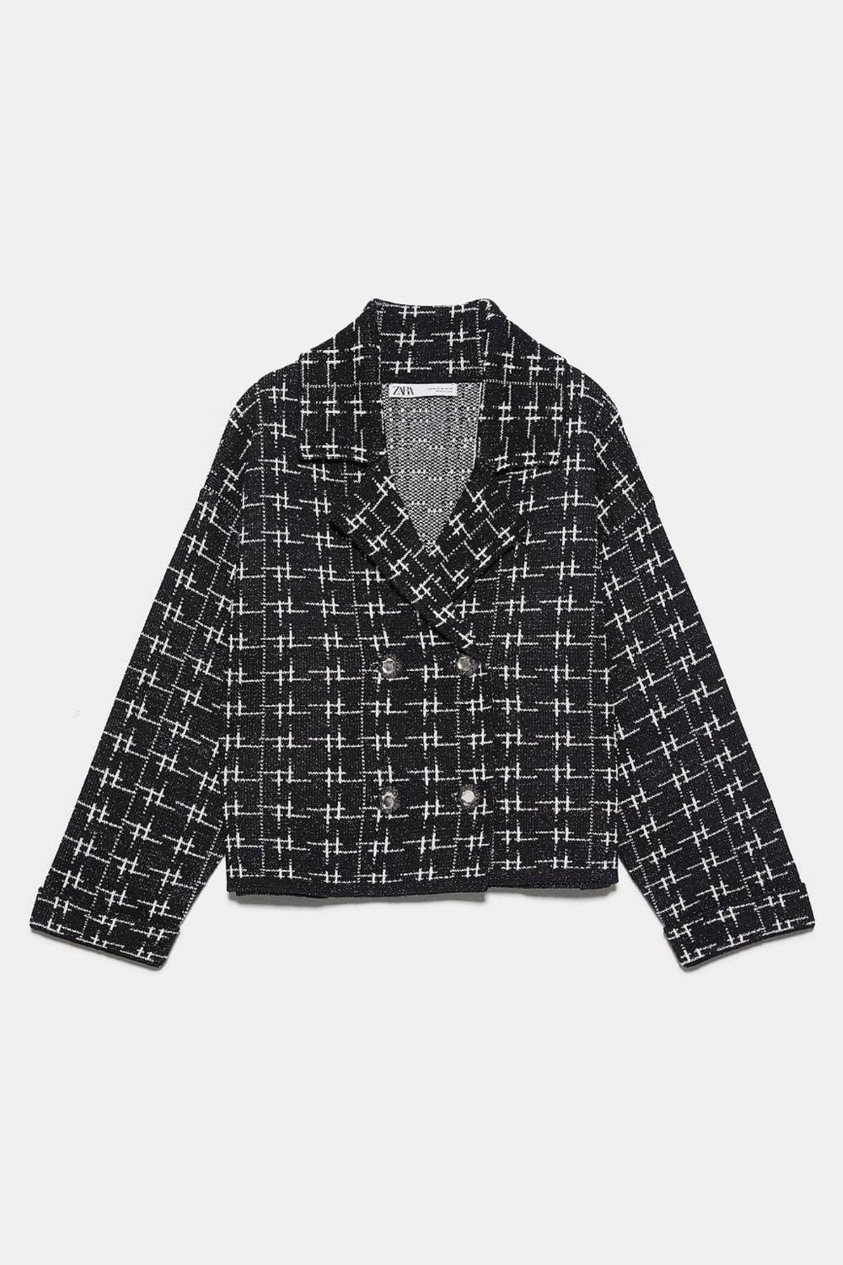 Puedes comprar la chaqueta de Zara aquí.