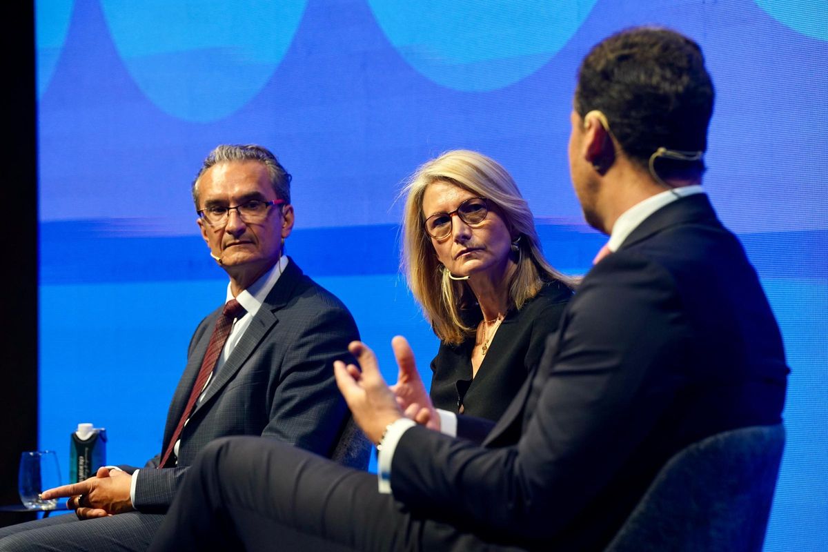 Arturo Bris, Carme Poveda y Víctor Luque, este martes en la Mesa '¡Europa, despierta!' del Foro del Mediterráneo.