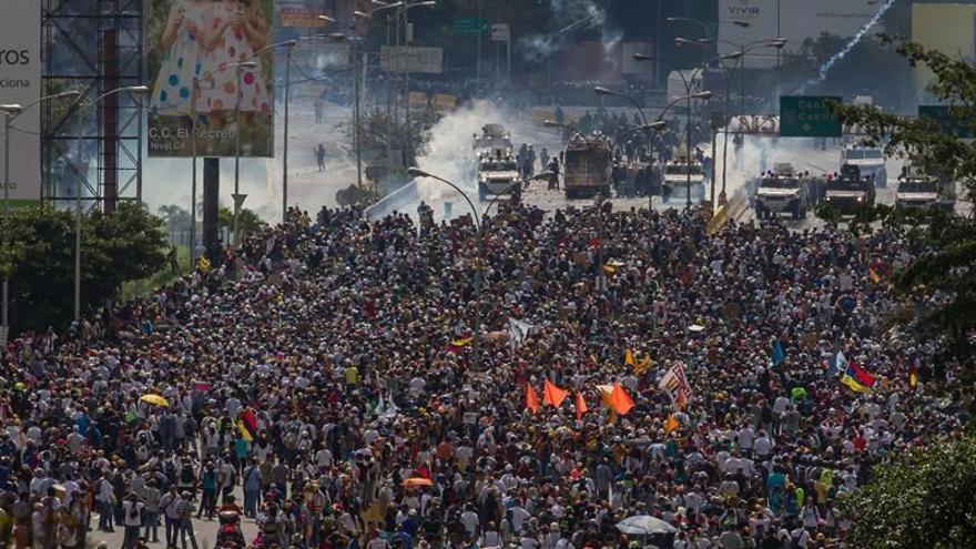 Un muerto y más de 170 heridos en manifestación opositora en Caracas