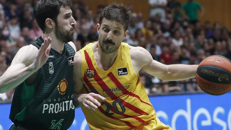 Un sólido Barça recupera en Badalona el control de la semifinal