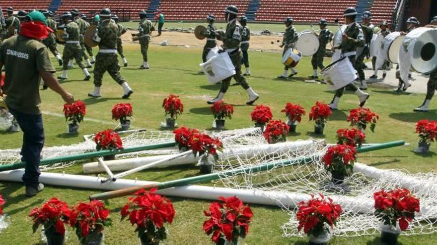 Preparativos del homenaje a las víctimas del accidente.