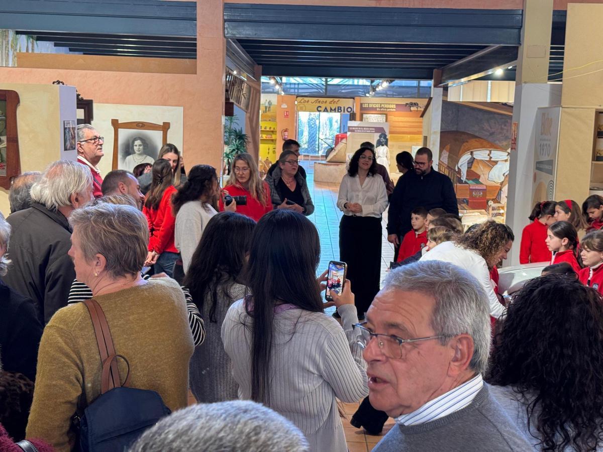 Inauguración de la muestra sobre el Elche de los años setenta