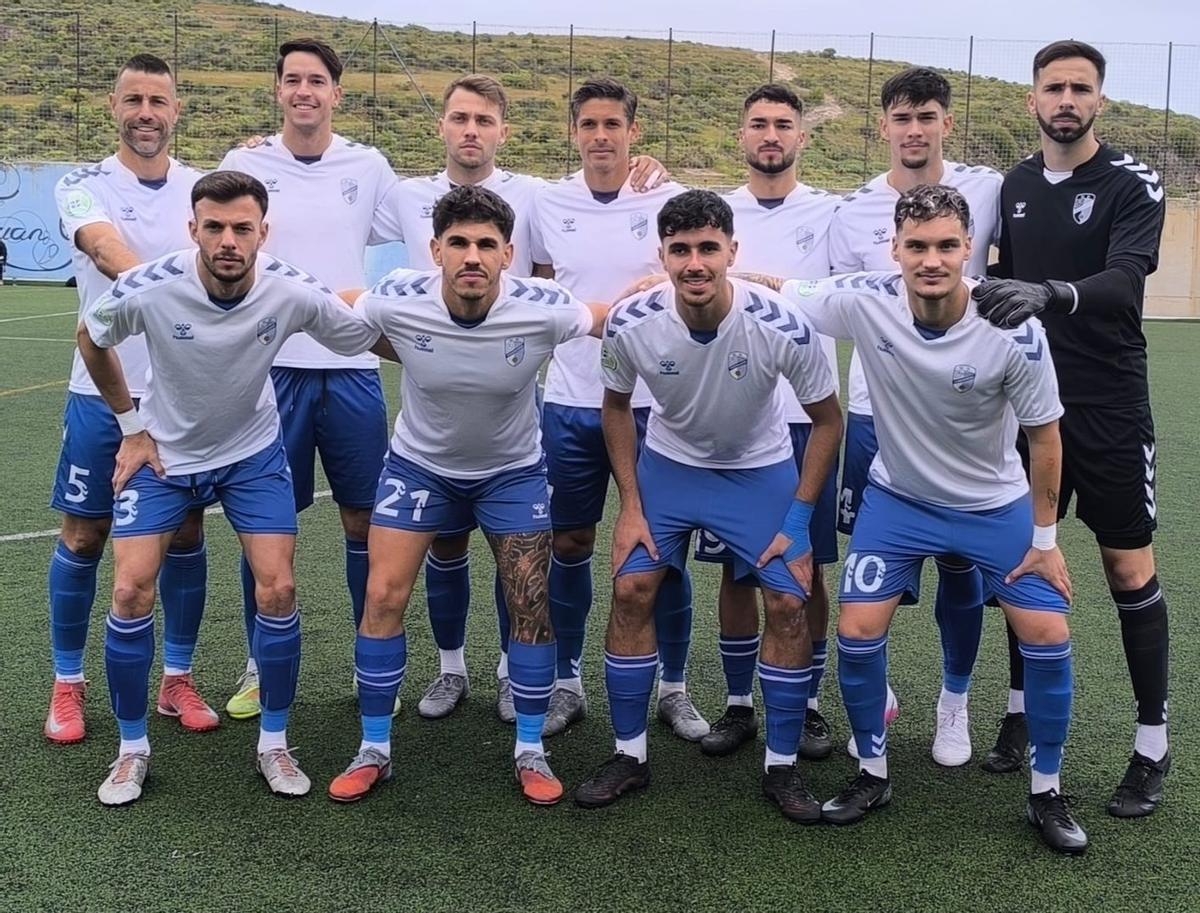 Formación inicial que presentó el Tamaraceite ante el Tenerife C, ayer en el Juan Guedes. |
