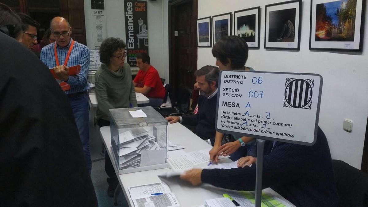 La mesa 007A de Mataró, situada en el Casal de Barri Les Esmandies, en el barrio de Peramàs-Esmandies.