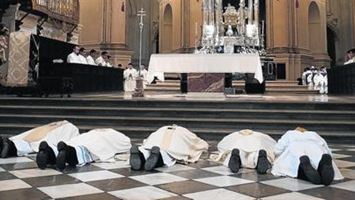 Misa del arzobispo de Granada en la catedral, el pasado domingo.