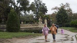amadridejos40601583 barcelona 19 10 2017 lluvia en la ciudad turistas en el parc171213180145