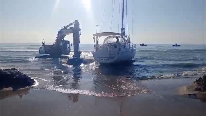 El reflote del velero encallado en Cullera costará más de 10.000 euros