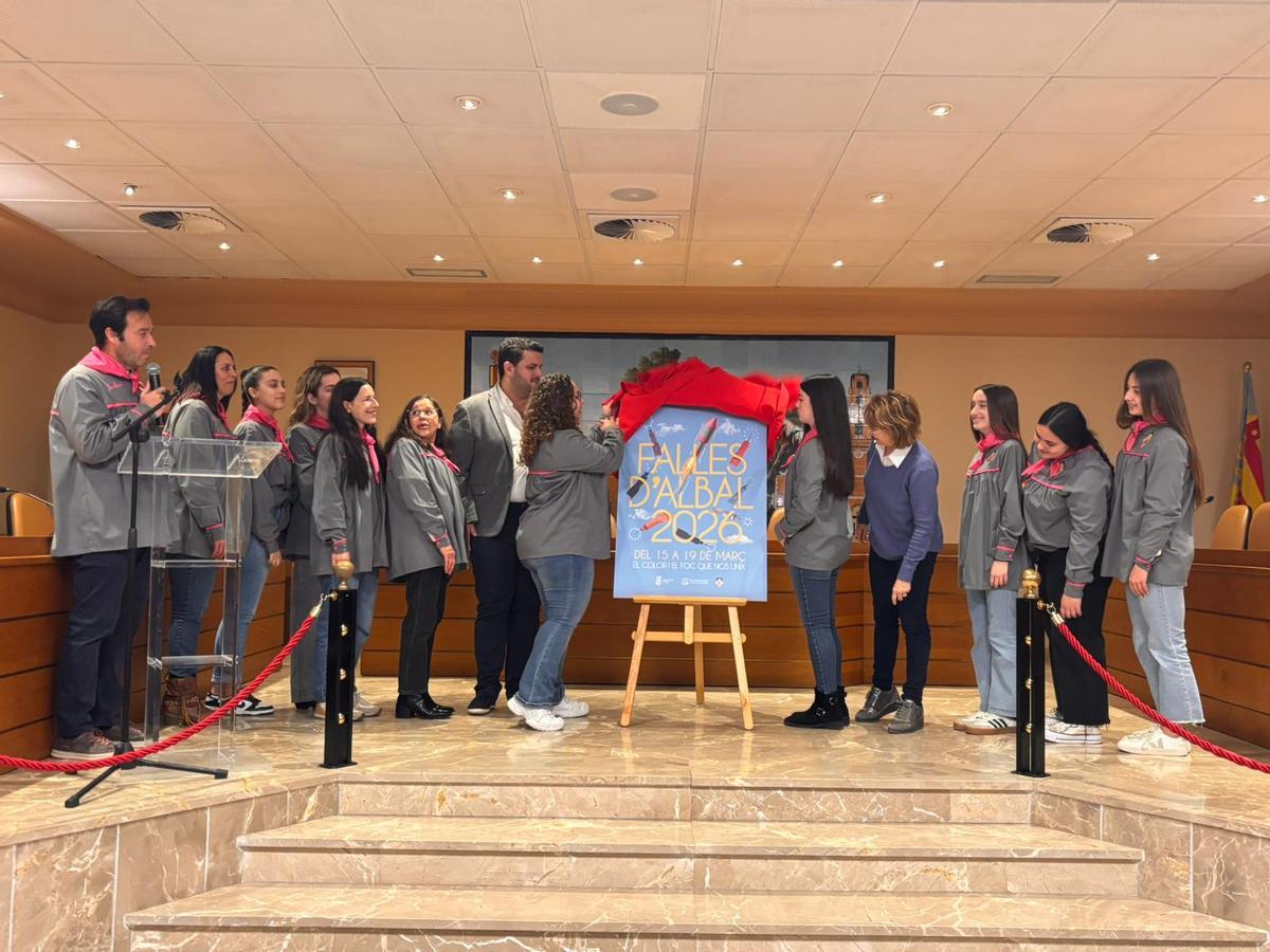 Las falleras mayores de Albal desvelan el cartel de las Fallas 2026.