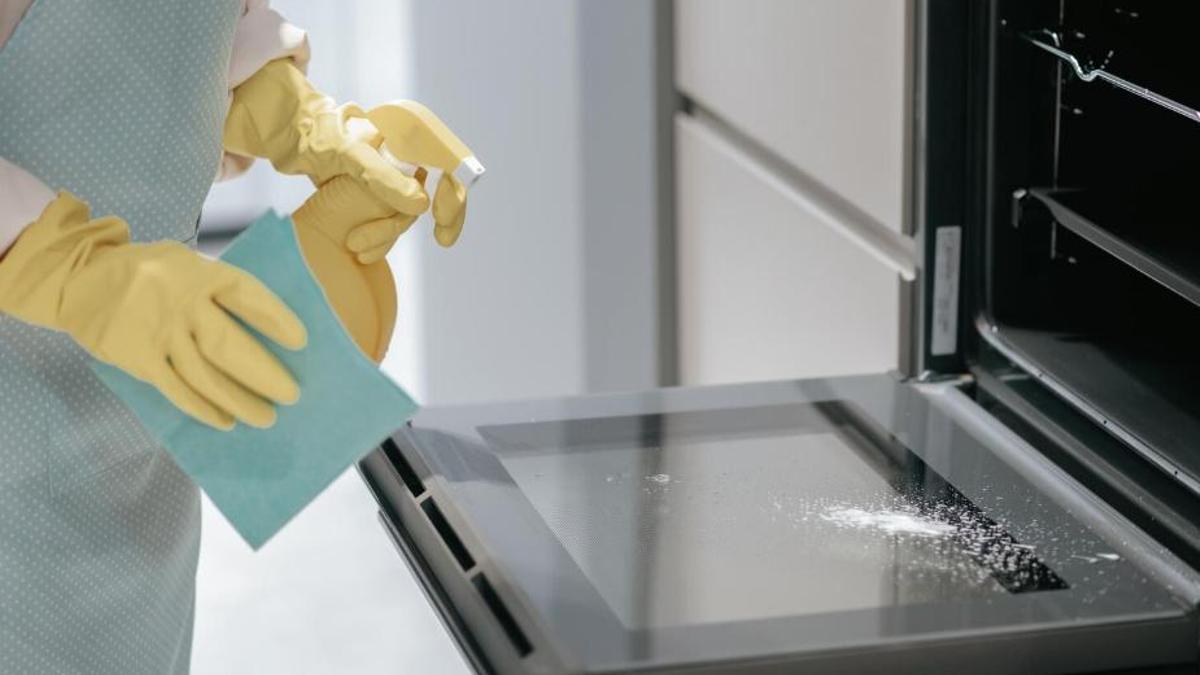 Com deixar el vidre del forn perfecte