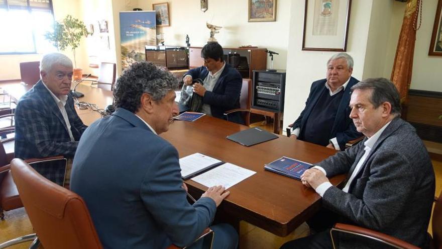 Caballero y Manel Fernández se reunieron con representantes de la Federación Galega de Fútbol.