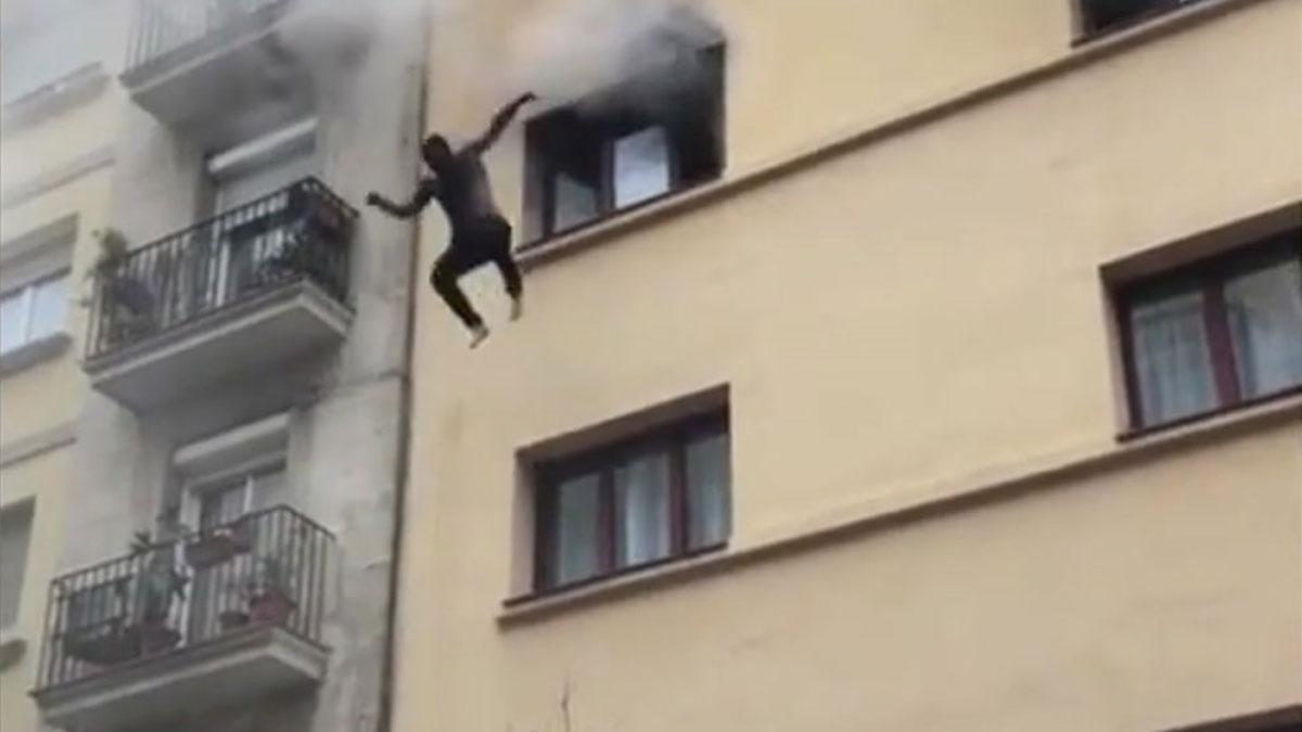 Espectacular incendio en el Hotel Coronado de Barcelona