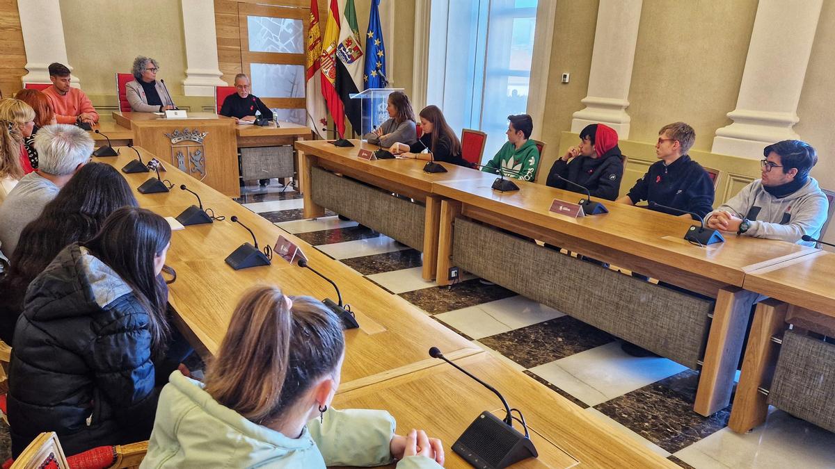 Acto en el ayuntamiento de Cáceres para concienciar sobre el VIH