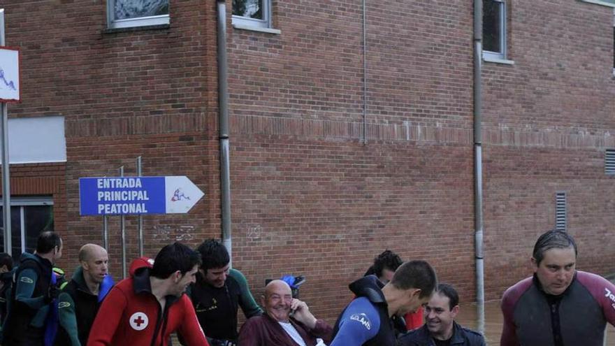 Evacuación del Hospital de Arriondas, en 2010.