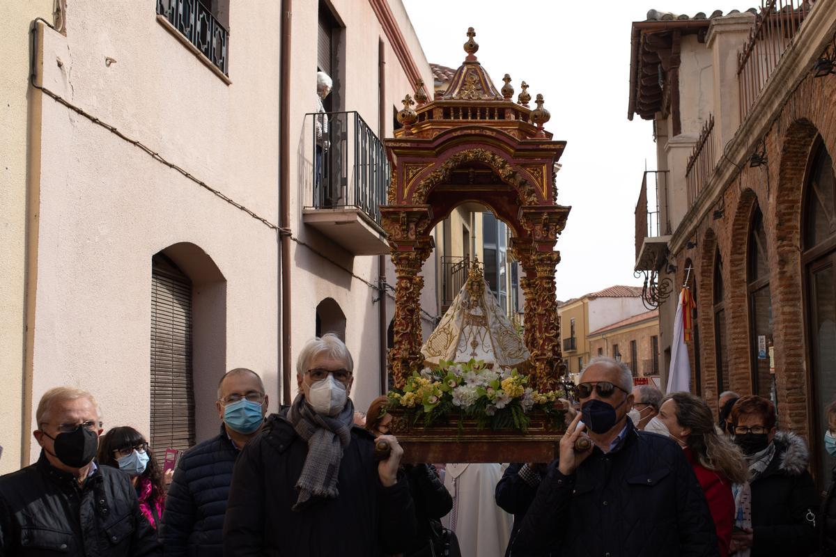 Una de las imágenes en su recorrido hacia la Catedral