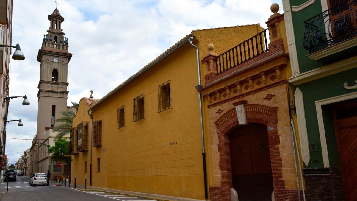 La Casa Bernal, en les Ventes, perteneció al poeta Teodor Llorente.