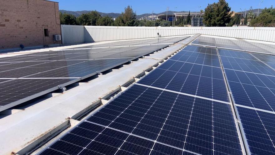 Instalan placas solares que aportarán un 35% de electricidad  a la funeraria