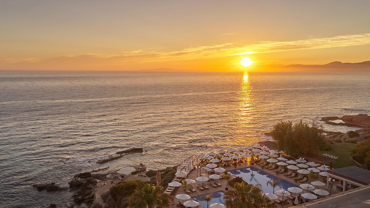 El enclave privilegiado de Mhares Sea Club ofrece un inmejorable mirador para ver la puesta de sol