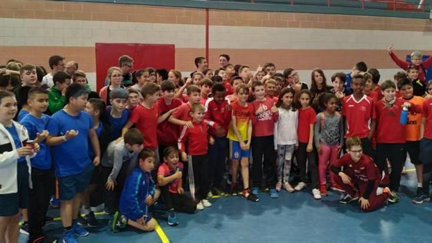 Algunos de los múltiples participantes en las jornadas deportivas pascueras de Sueca.