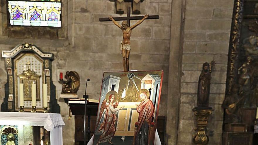 La tabla rescatada en Siria que se exhibe en el templo avilesino. | R. Solís