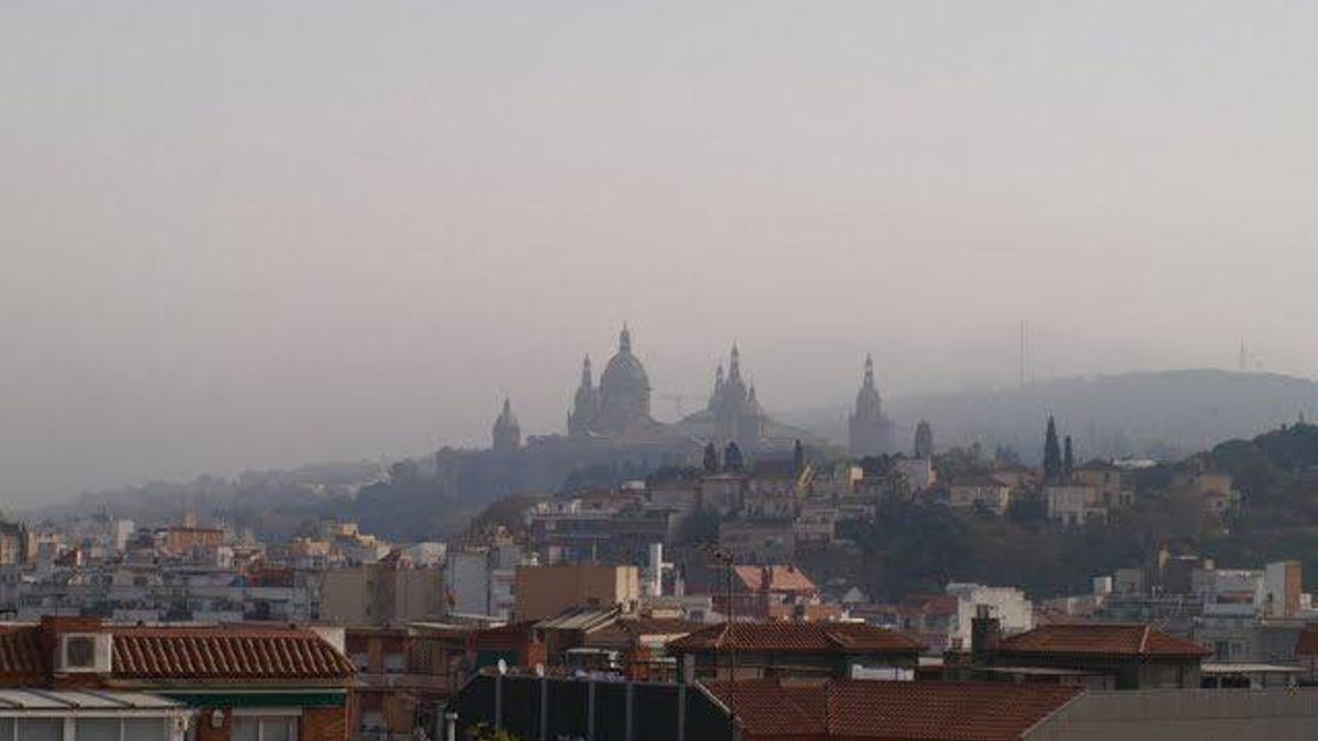 Calor y polvo del Sáhara sobre Barcelona.