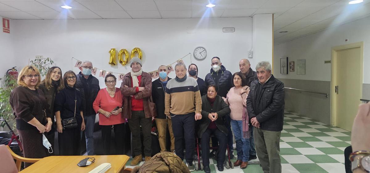 Participantes en el acto homenaje a Manuela Cid.