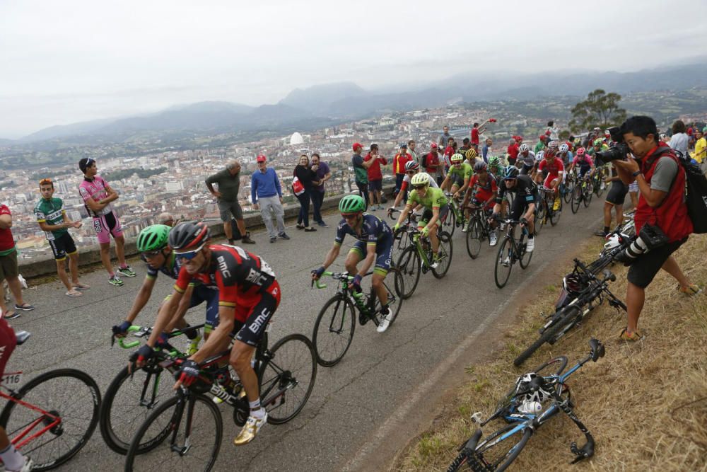 Ambientazo ciclista en el Naranco