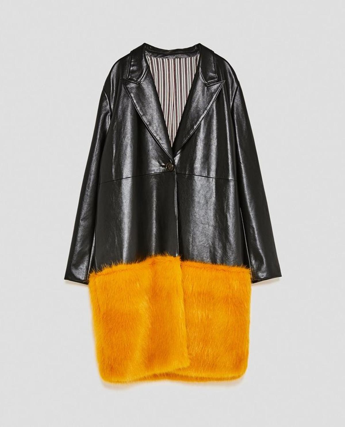 Chaqueta de piel y pelo en contraste, de Zara