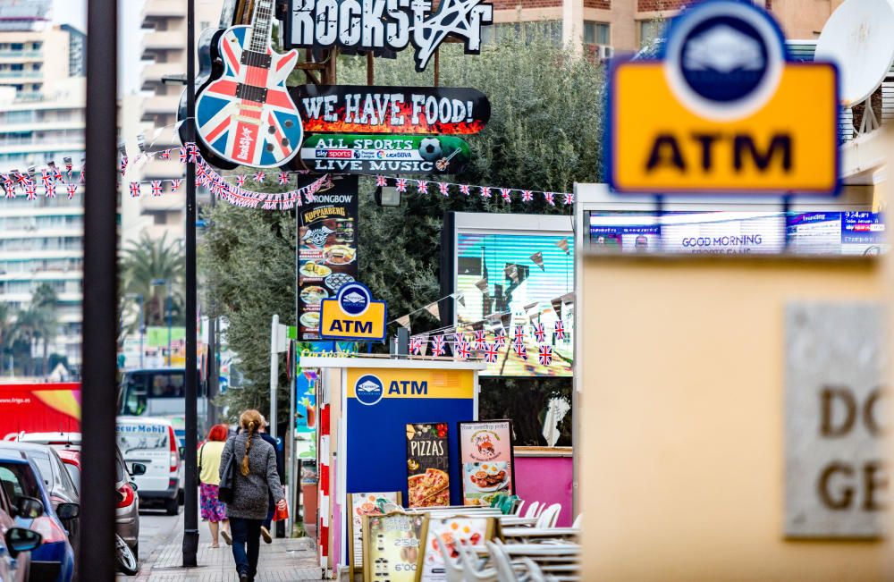 Proliferación de cajeros en la zona guiri de Benidorm