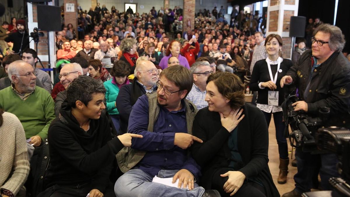 Ada Colau y Xavier Domènech, en un acto en las Cotxeres de Sants, el pasado enero.