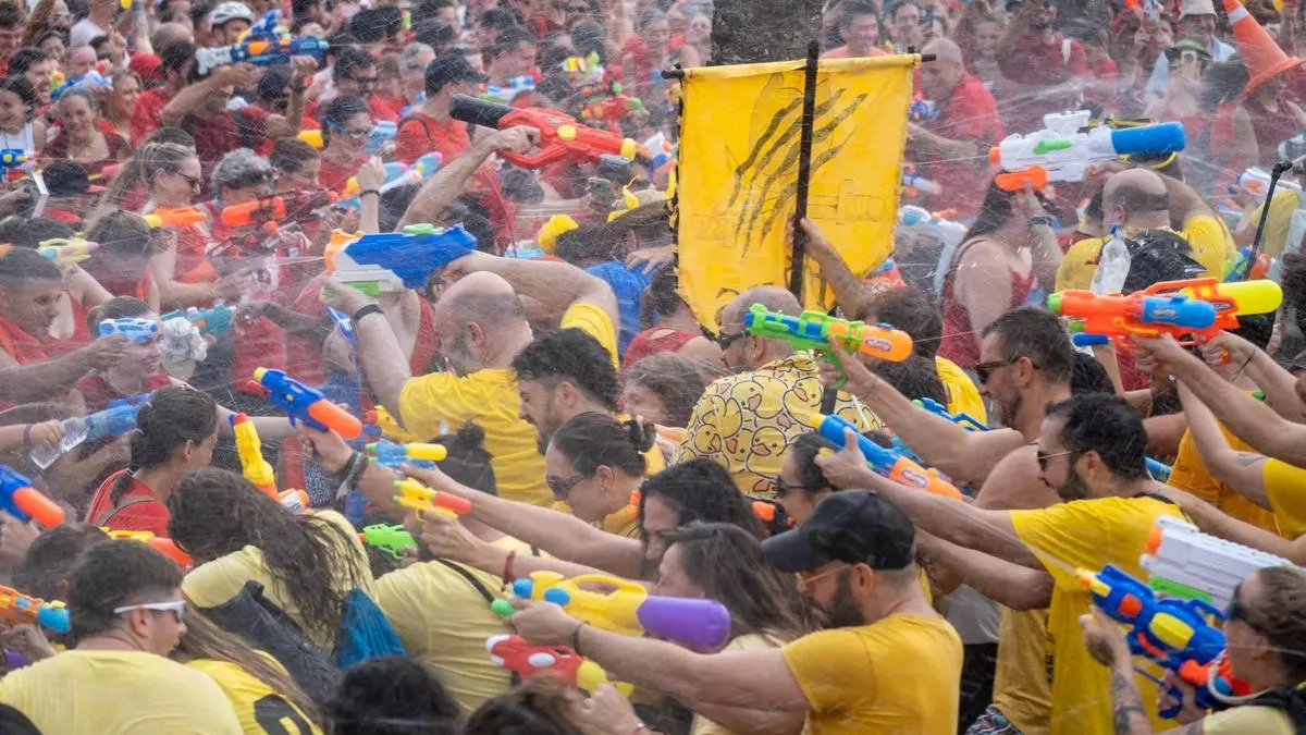 Palma cierra el verano con la gran batalla acuática entre Canamunt y Canavall