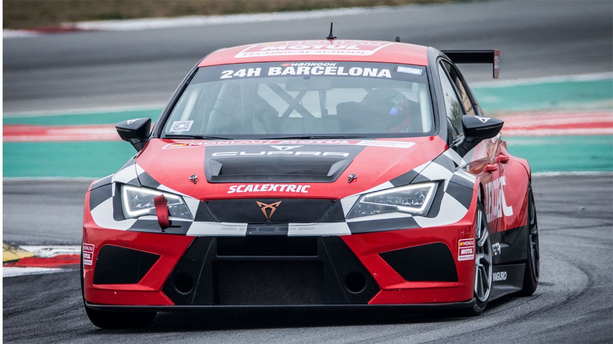 Monlau Motul acompañará en su debut automovilístico a Eric Gené, Patrick Bay y Berta Ràfols en el CER de Barcelona