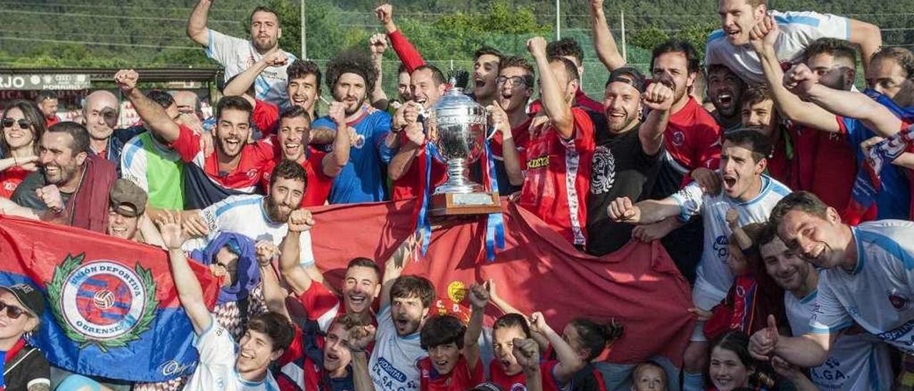 Los jugadores de la Unión Deportiva Ourense quieren repetir el éxito del ascenso a Tercera División. // Brais Lorenzo