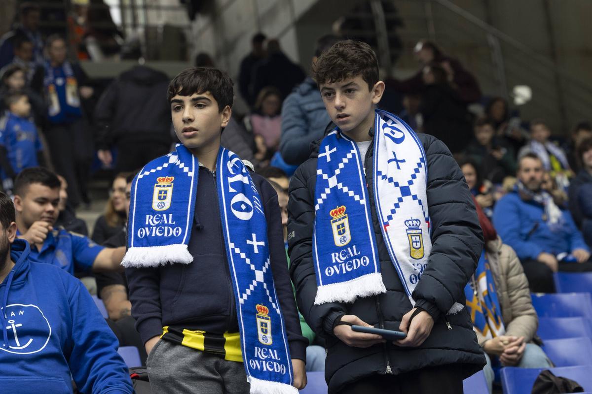 Las imágenes del partido entre el Real Oviedo y el Rayo Vallecano en el ...