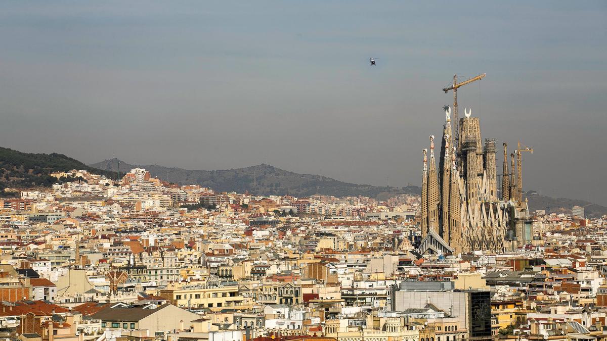 'Skyline' de Barcelona con la Sagrada Família en obras.