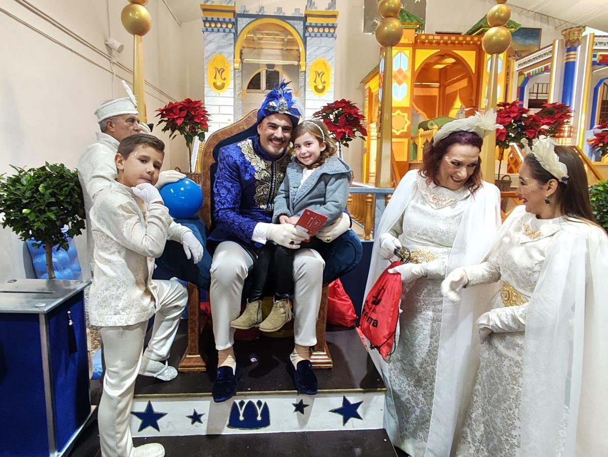 Ilusión infantil con los Magos en Lucena