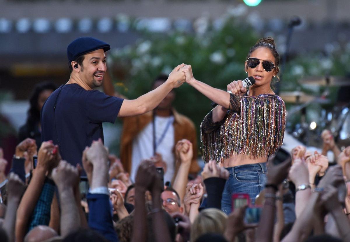 Jennifer Lopez y Lin-Manuel Miranda durante el concierto solidario
