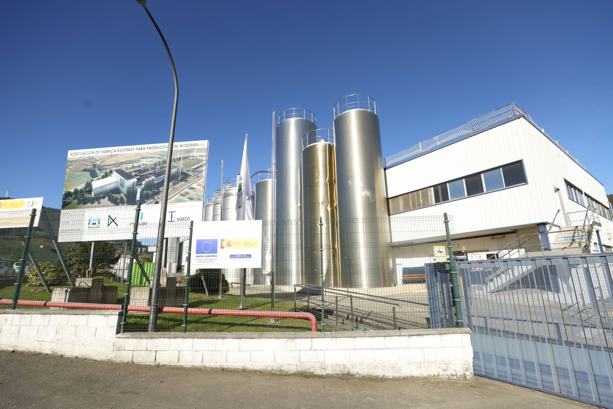 La nueva fábrica de Royal A-Ware en Salas empezará a funcionar en agosto con un centenar de trabajadores