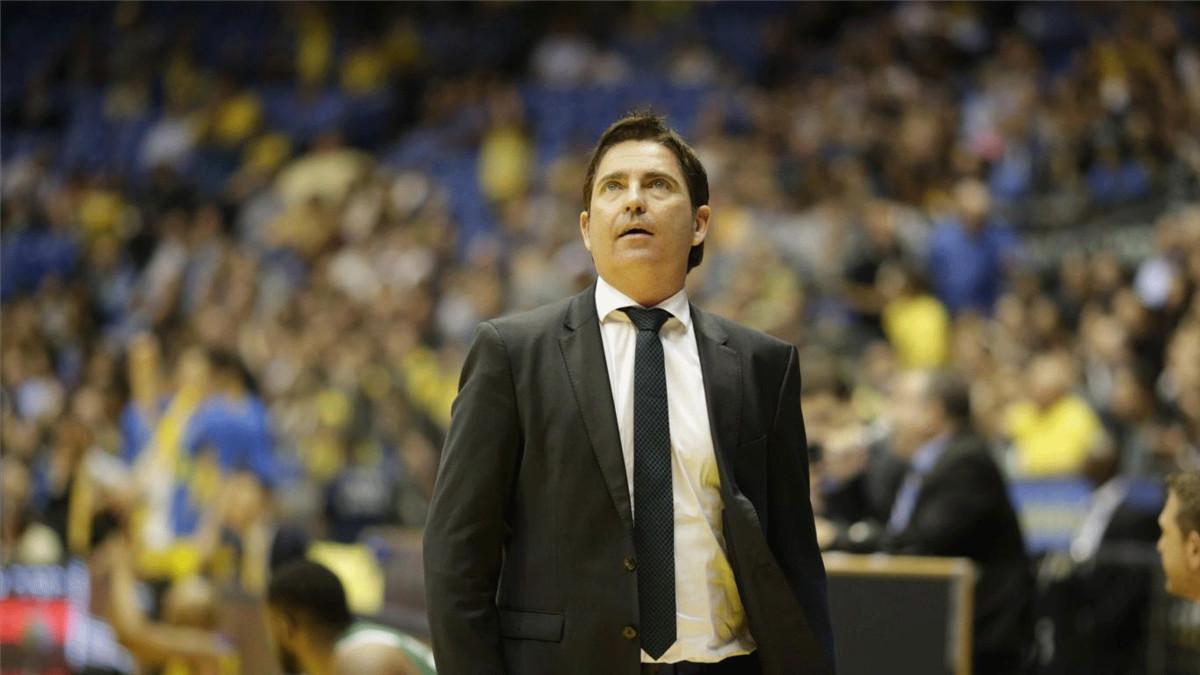 Xavi Pascual en la pista del Maccabi durante un encuentro de Euroliga el pasado 6 de abril