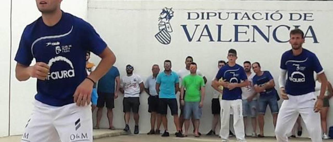 Los jugadores del Faura, durante la partida contra Foios.