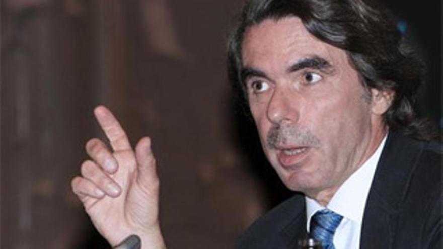 Aznar está &quot;profundamente disgustado&quot; por la marcha de San Gil y Ortega Lara