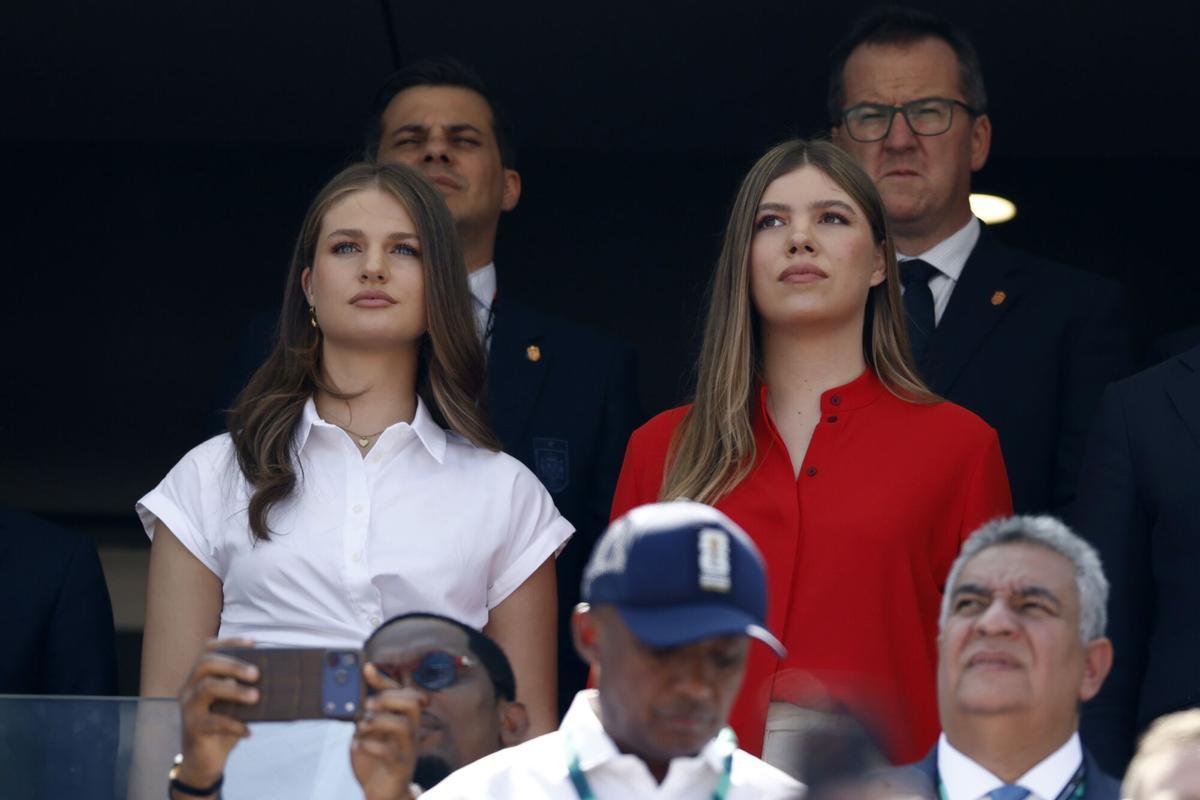 La Princesa Leonor y la Infanta Sofía, en el palco. La Princesa Leonor y la Infanta Sofía, en el palco.