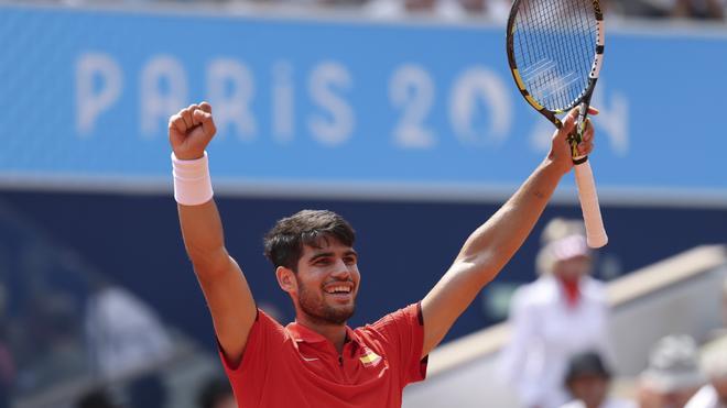 Carlos Alcaraz celebra su victoria frente a Auger-Aliassime.