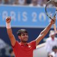 Carlos Alcaraz celebra su victoria frente a Auger-Aliassime.