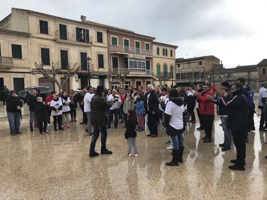 Cerca de cien personas reclaman la mejora urgente de la carretera ses Salines-Colònia de Sant Jordi